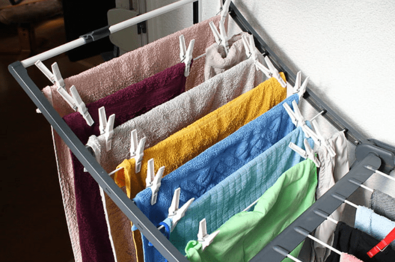 Revoluční trik na sušení prádla uvnitř bez sušičky! Získejte tajnou zbraň pro rychlé a efektivní sušení.
