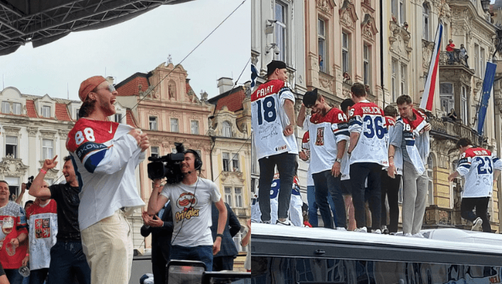 Čeští hokejisté vylezli na autobus a ukázali fanouškům trofej. Podívejte se kdo málem spadnul.