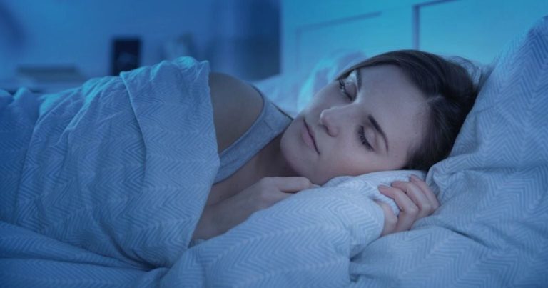 Váš spánek může odhalit vážné srdeční onemocnění. Věnujte pozornost signálu
